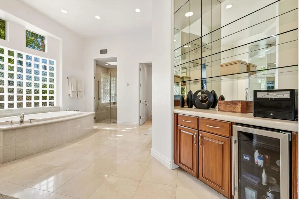 334 Crest Lake Drive, Palm Desert, California 92211 home-pic-45