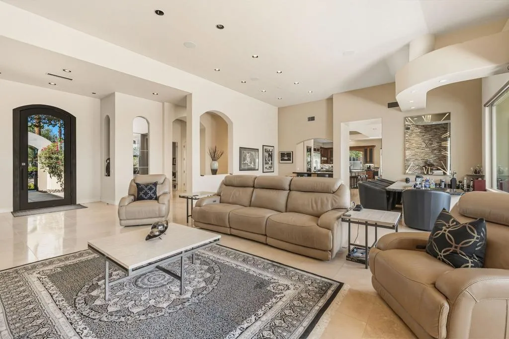 334 Crest Lake Drive, Palm Desert, California 92211 home-pic-12