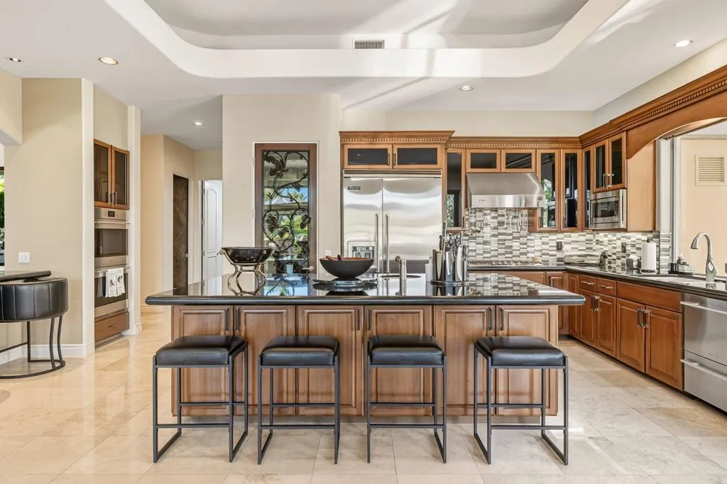 334 Crest Lake Drive, Palm Desert, California 92211 home-pic-20