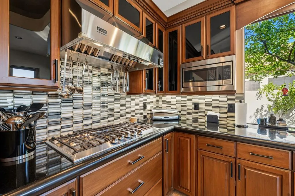 334 Crest Lake Drive, Palm Desert, California 92211 home-pic-24