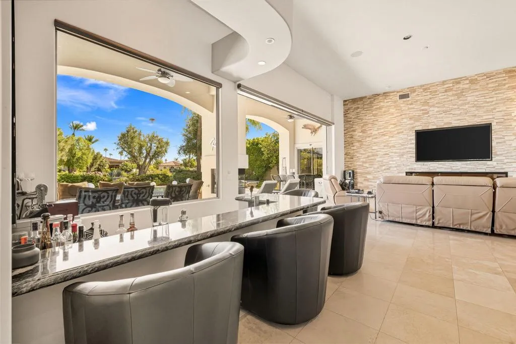 334 Crest Lake Drive, Palm Desert, California 92211 home-pic-16