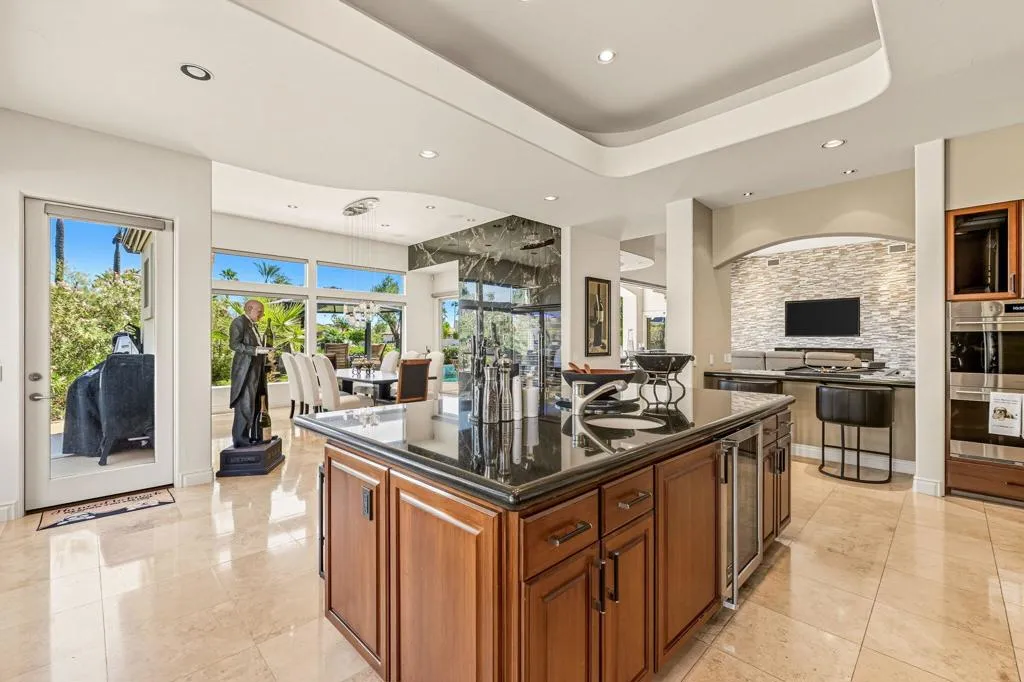 334 Crest Lake Drive, Palm Desert, California 92211 home-pic-22