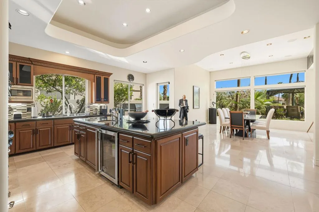 334 Crest Lake Drive, Palm Desert, California 92211 home-pic-25