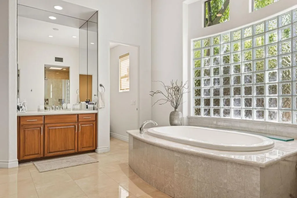 334 Crest Lake Drive, Palm Desert, California 92211 home-pic-48