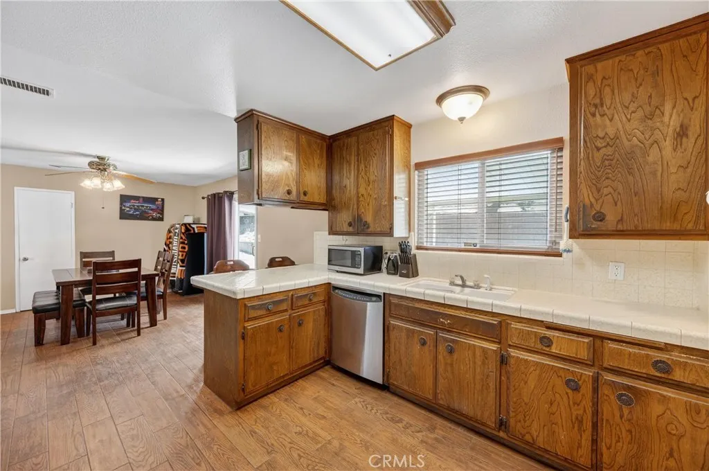 4615 Fairbanks, Jurupa Valley, California 92509 home-pic-18