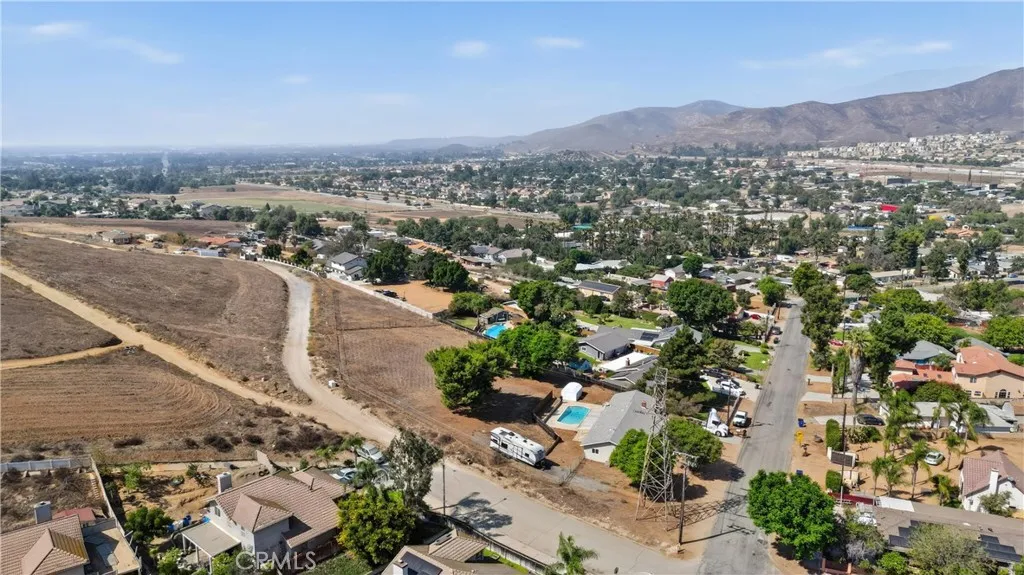 4615 Fairbanks, Jurupa Valley, California 92509 home-pic-36