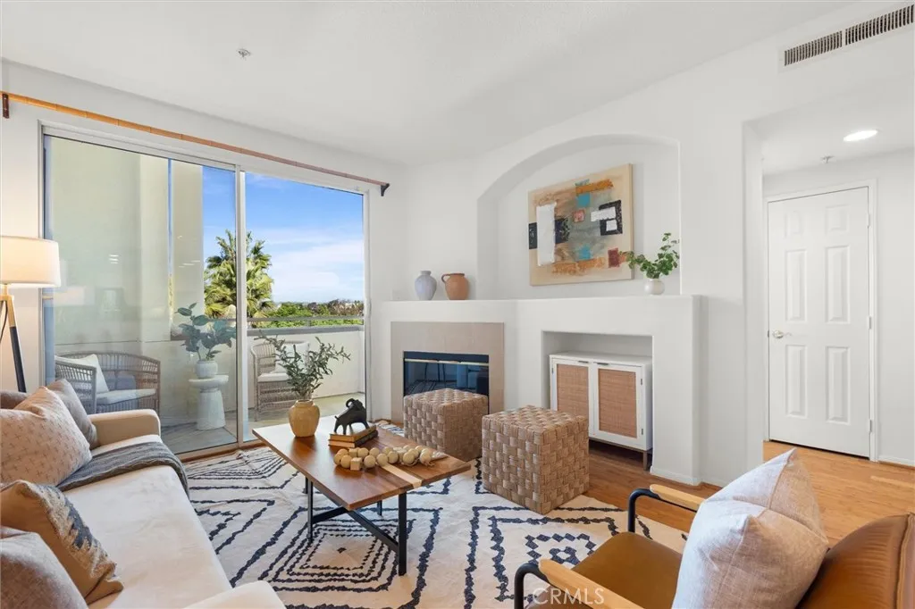 12963 Runway 416, Playa Vista, California 90094 home-pic-0