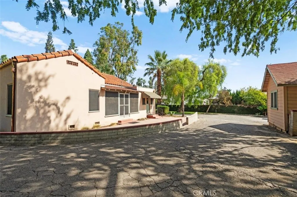 784 E Foothill Boulevard, Azusa, California 91702 home-pic-23