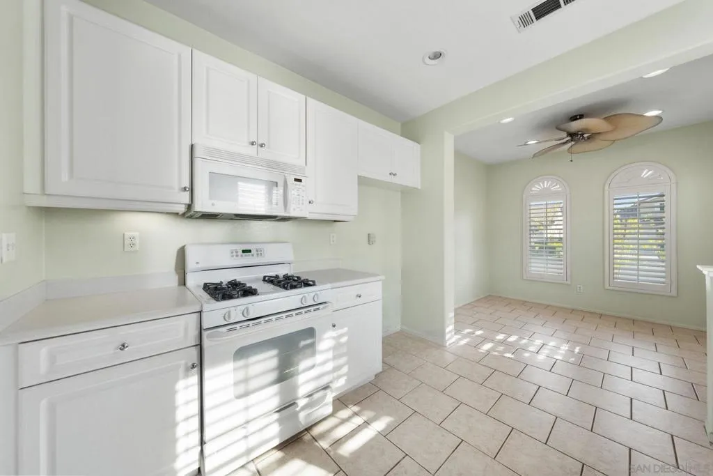 27992 Whisperwood Dr, Menifee, California 92584 home-pic-16