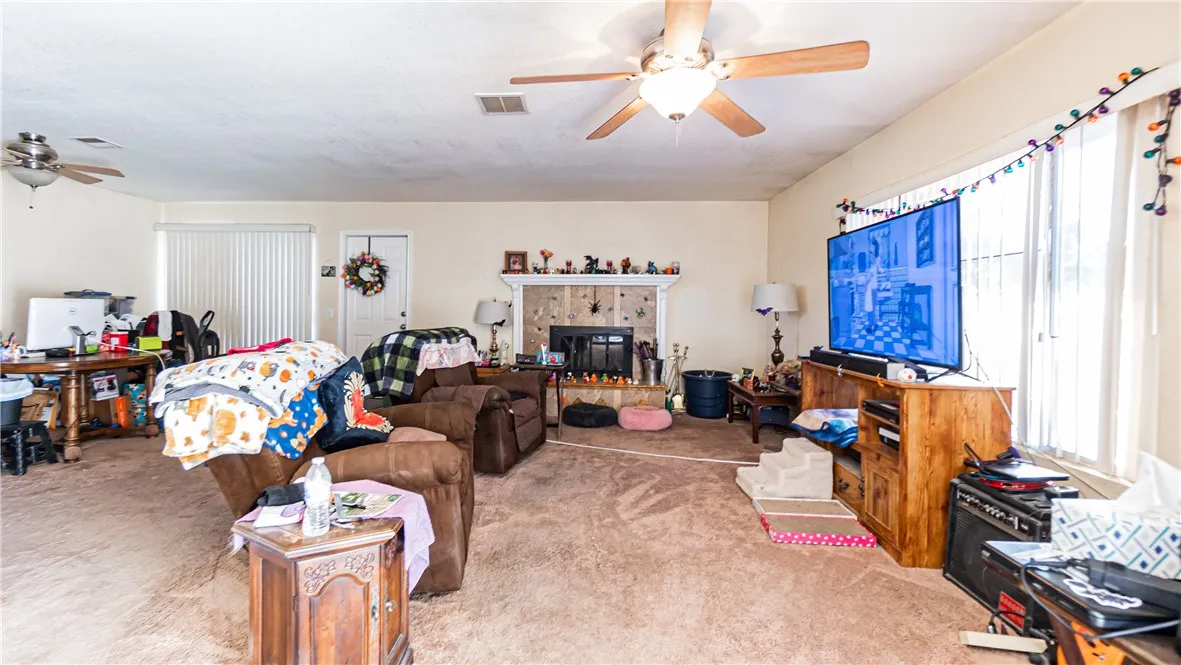 21792 Carlisle, Apple Valley, California 92307 home-pic-3