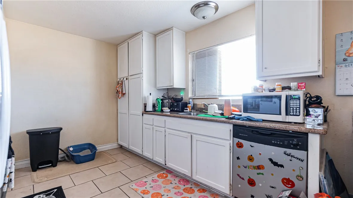 21792 Carlisle, Apple Valley, California 92307 home-pic-8