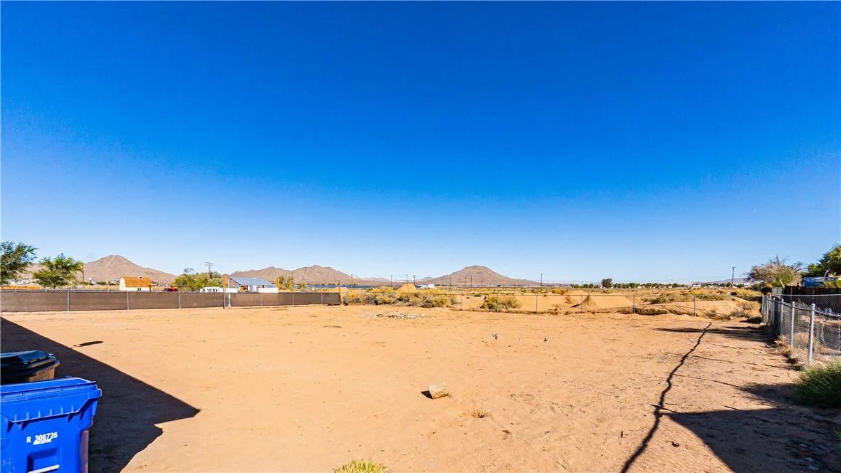 21792 Carlisle, Apple Valley, California 92307 home-pic-23