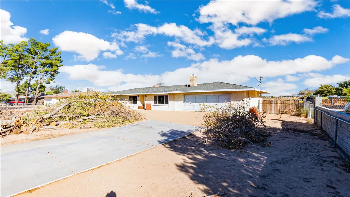 21792 Carlisle, Apple Valley, California 92307 home-pic-1