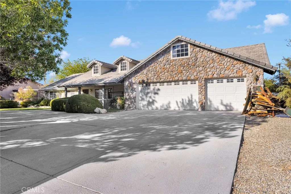 15590 Myalon, Apple Valley, California 92307 home-pic-0