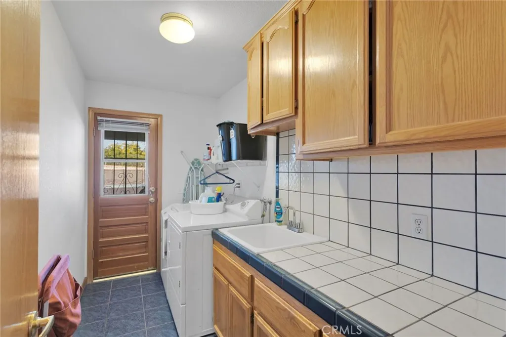 15590 Myalon, Apple Valley, California 92307 home-pic-14
