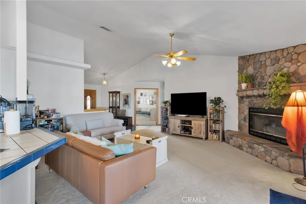 15590 Myalon, Apple Valley, California 92307 home-pic-8