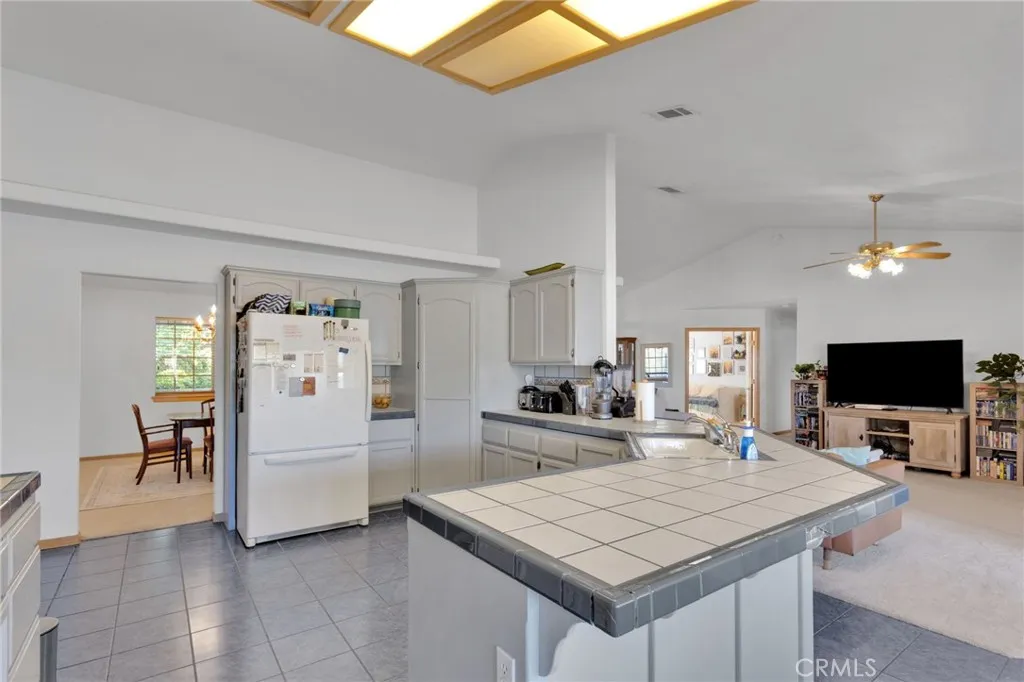 15590 Myalon, Apple Valley, California 92307 home-pic-11