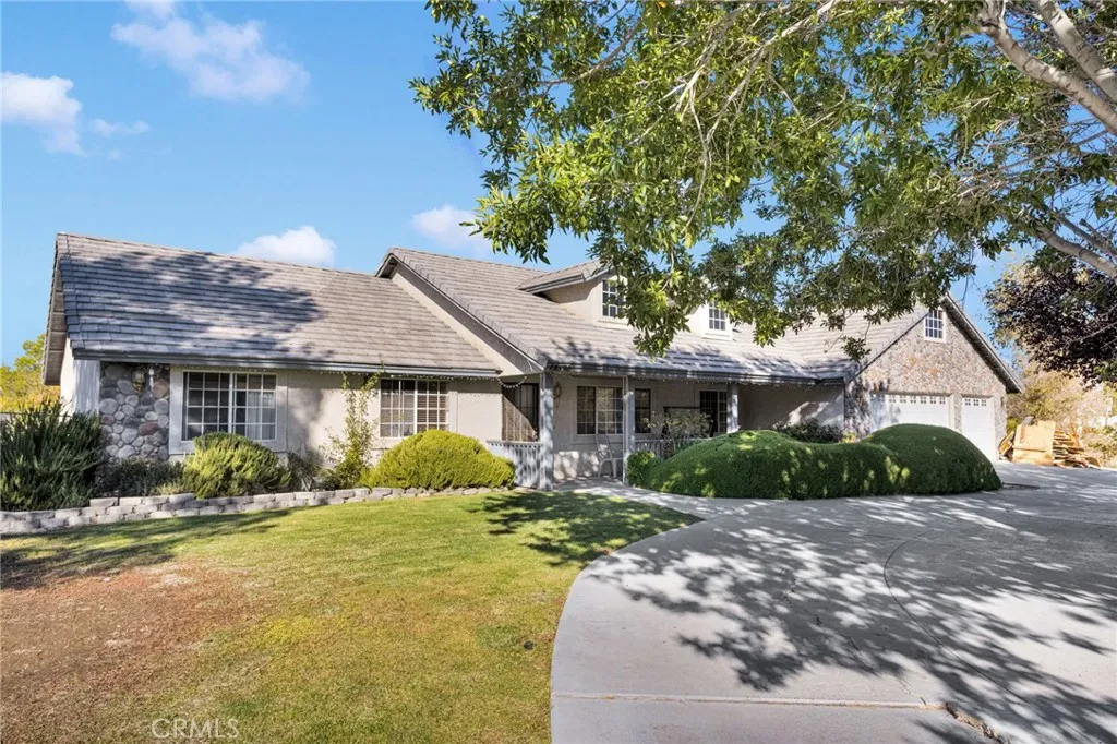 15590 Myalon, Apple Valley, California 92307 home-pic-1