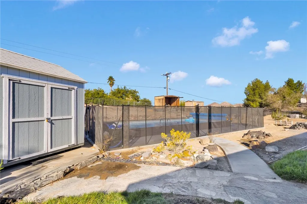 15590 Myalon, Apple Valley, California 92307 home-pic-35