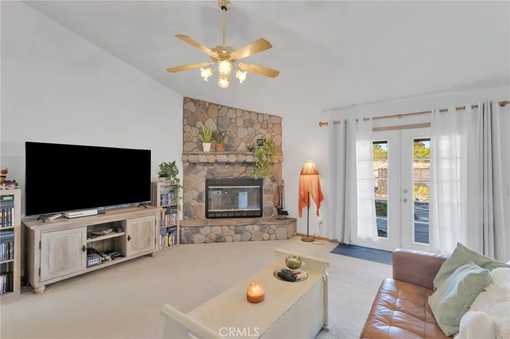 15590 Myalon, Apple Valley, California 92307 home-pic-9