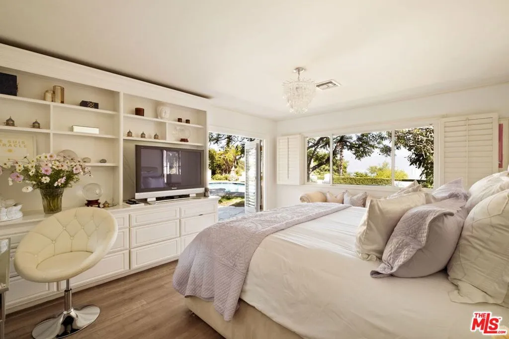 3420 Wrightview Drive, Studio City, California 91604 home-pic-11