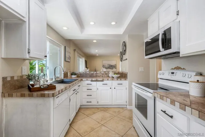 8339 Carlton Oaks Dr, Santee, California 92071