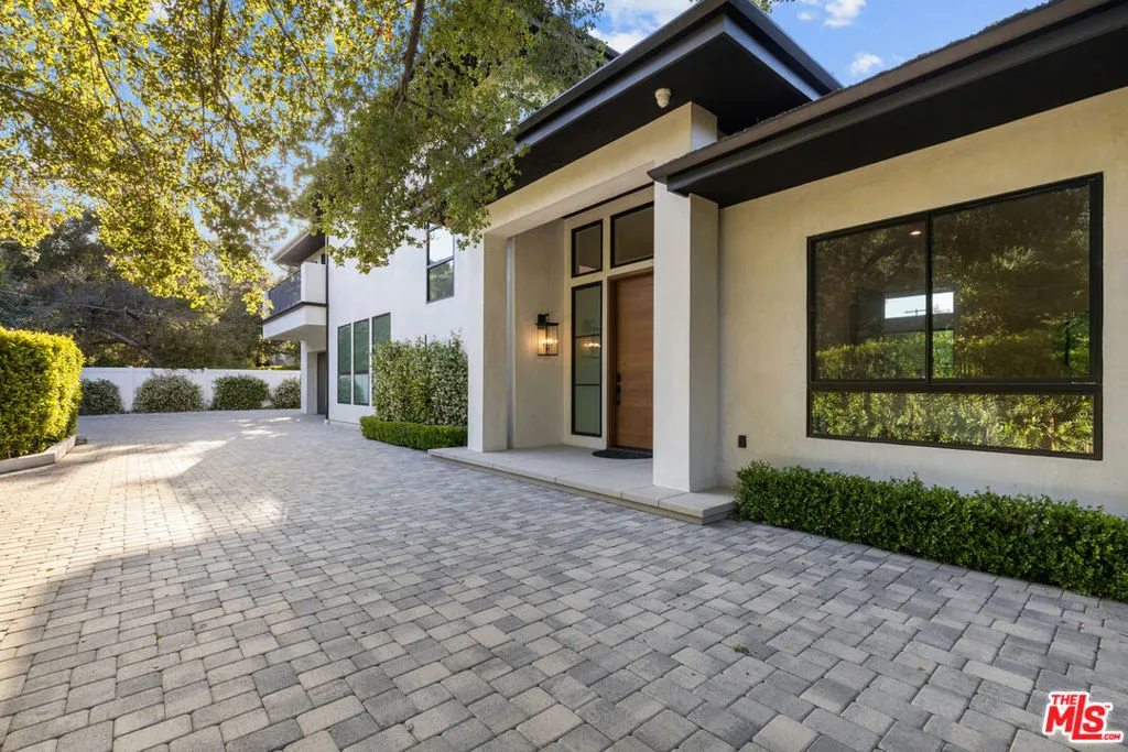 17401 Rancho Street, Encino, California 91316 home-pic-5