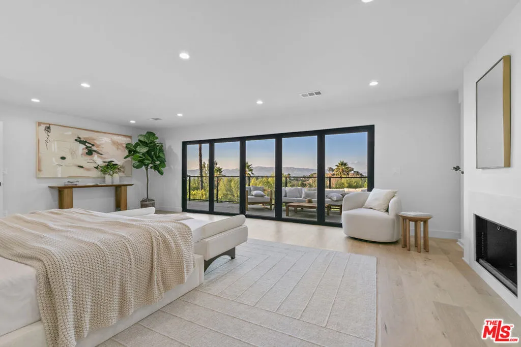 18101 Green Meadow Drive, Encino, California 91316 home-pic-23