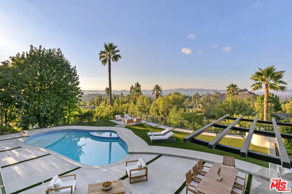 18101 Green Meadow Drive, Encino, California 91316 home-pic-40