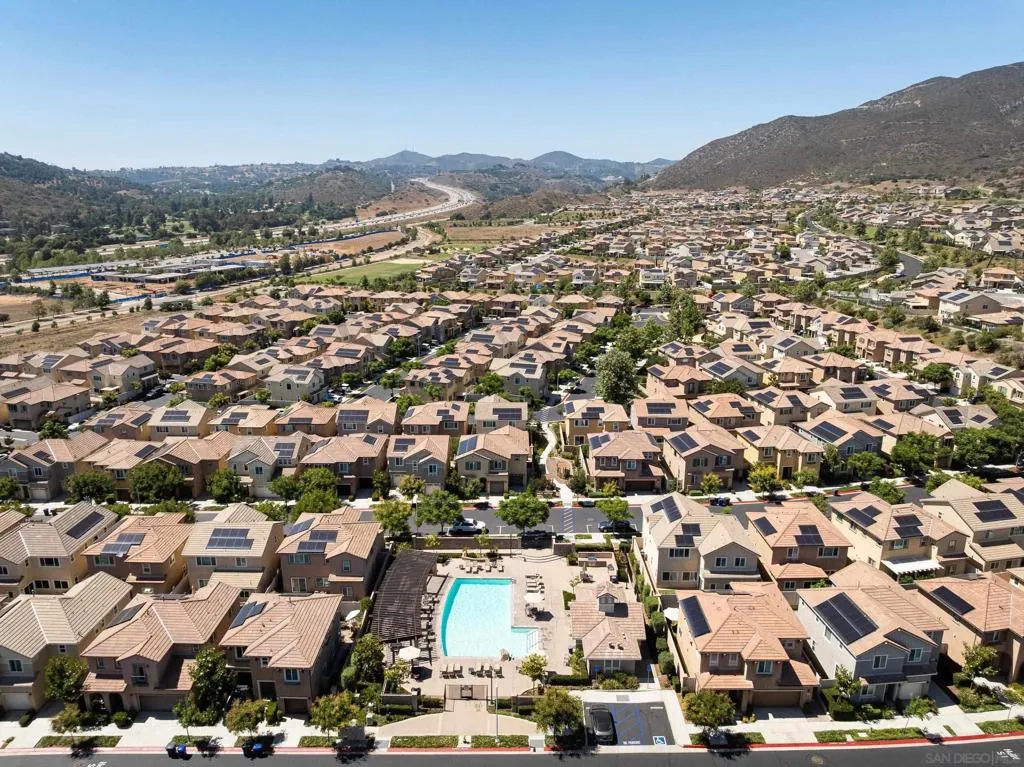 211 Spotted Saddle Way, Fallbrook, California 92028 home-pic-23