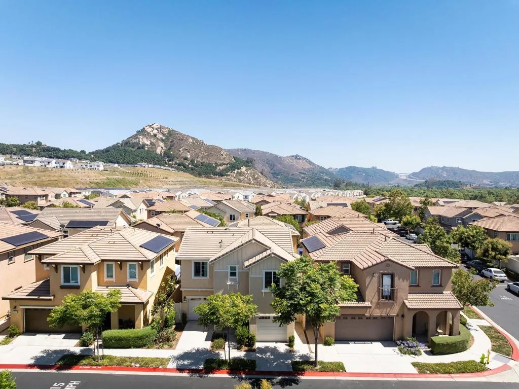 211 Spotted Saddle Way, Fallbrook, California 92028 home-pic-1