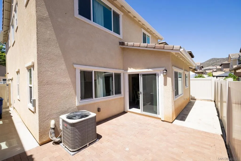 211 Spotted Saddle Way, Fallbrook, California 92028 home-pic-18