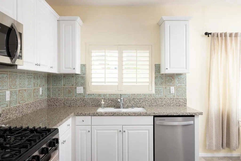 211 Spotted Saddle Way, Fallbrook, California 92028 home-pic-6