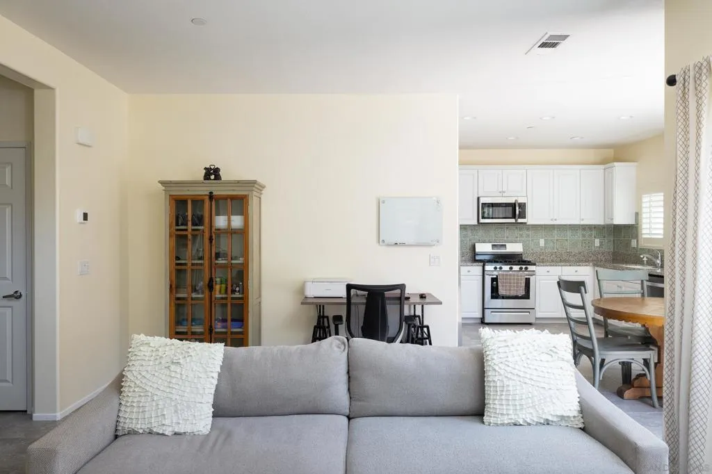 211 Spotted Saddle Way, Fallbrook, California 92028 home-pic-3