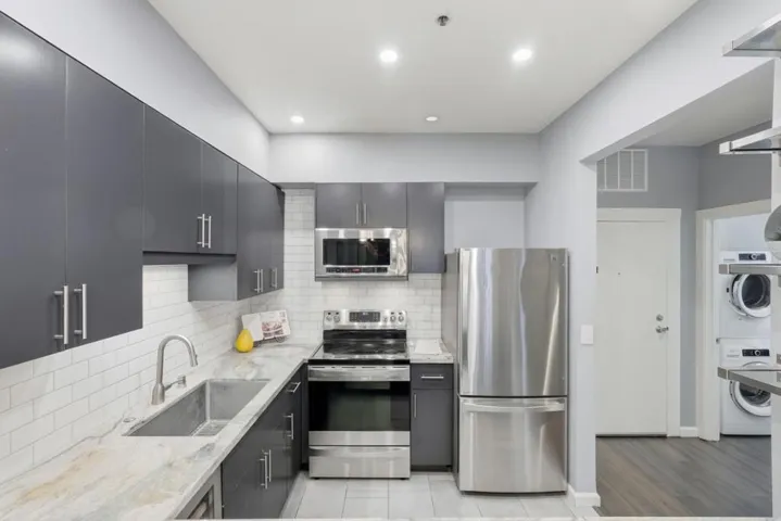 97 E Saint James Street 26, San Jose, California 95112