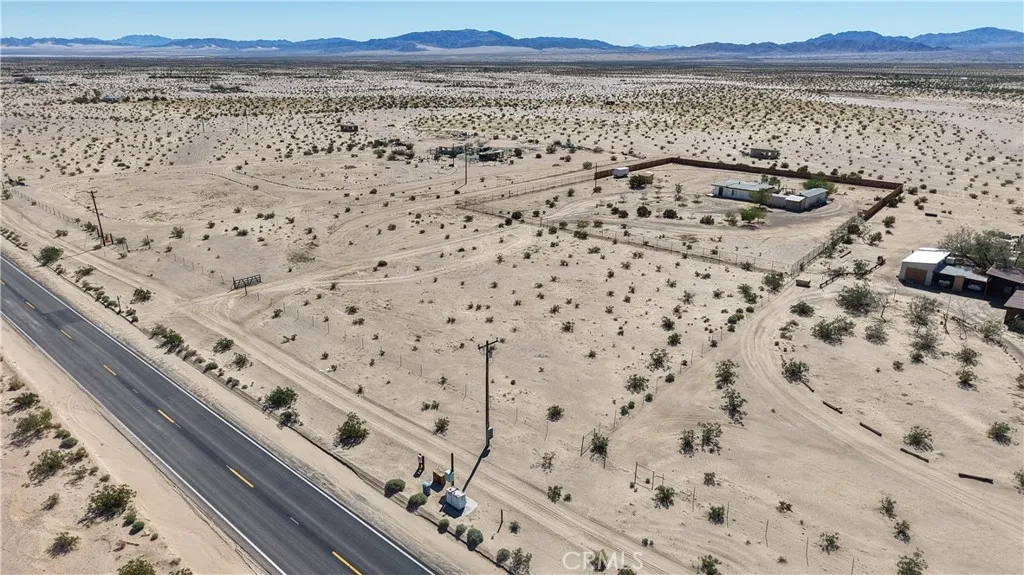 83415 Amboy Road, 29 Palms, California 92277 home-pic-26