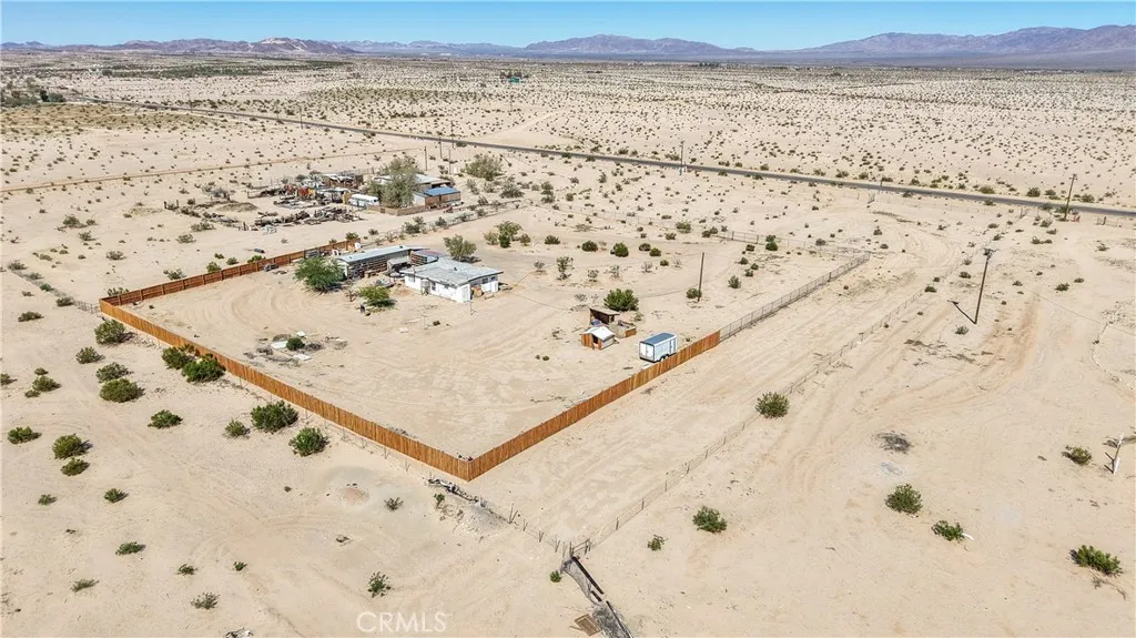 83415 Amboy Road, 29 Palms, California 92277 home-pic-25