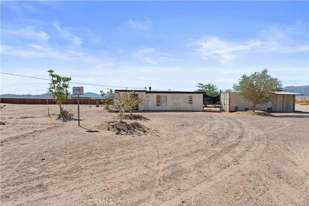 83415 Amboy Road, 29 Palms, California 92277 home-pic-2