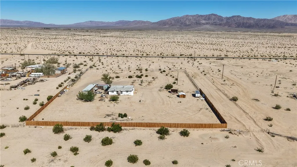 83415 Amboy Road, 29 Palms, California 92277 home-pic-24