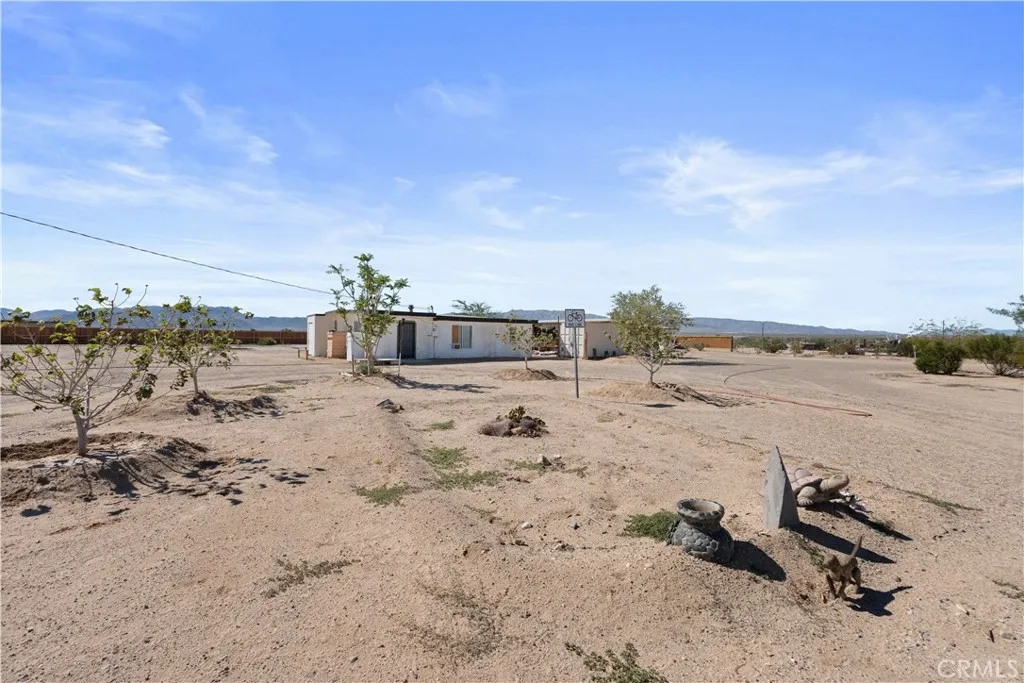 83415 Amboy Road, 29 Palms, California 92277 home-pic-1
