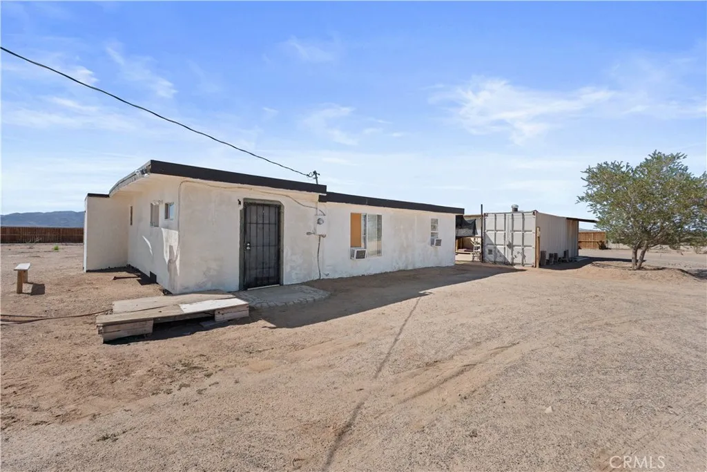 83415 Amboy Road, 29 Palms, California 92277 home-pic-3
