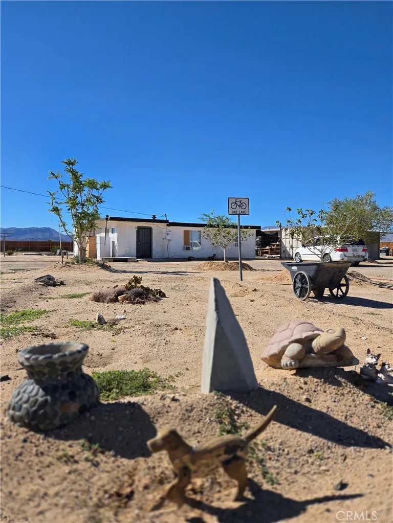 83415 Amboy Road, 29 Palms, California 92277 home-pic-0
