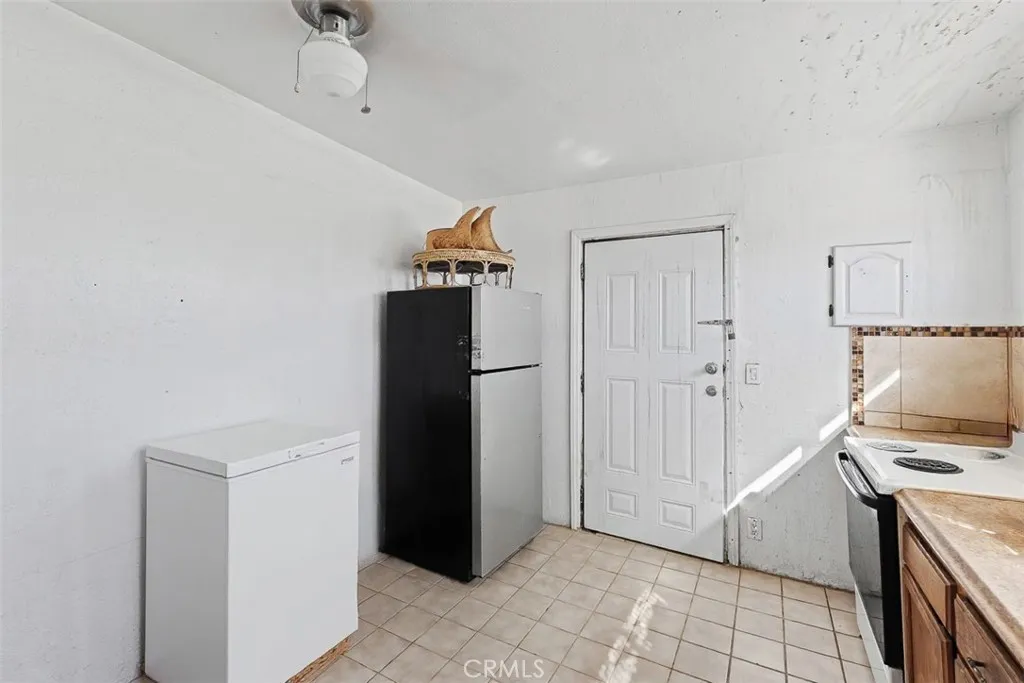 83415 Amboy Road, 29 Palms, California 92277 home-pic-12