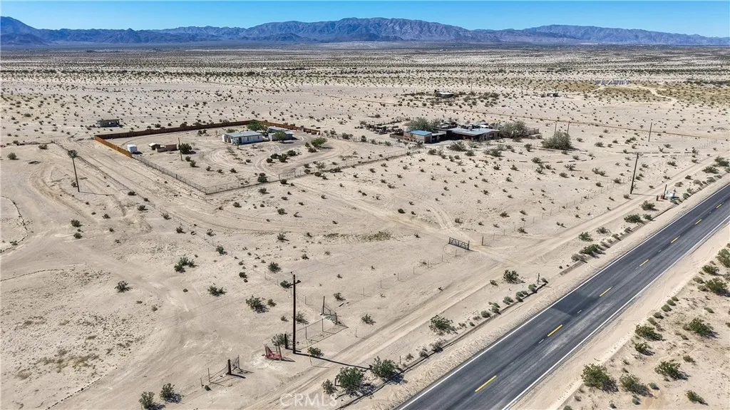83415 Amboy Road, 29 Palms, California 92277 home-pic-21