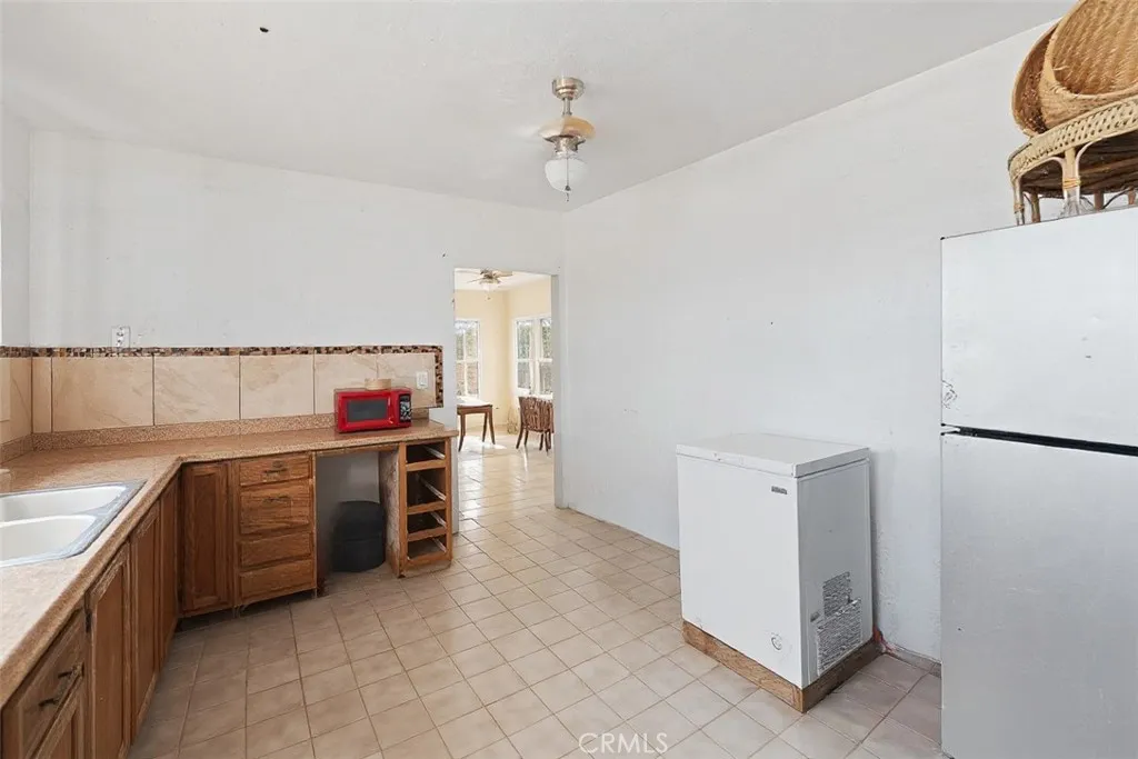 83415 Amboy Road, 29 Palms, California 92277 home-pic-11