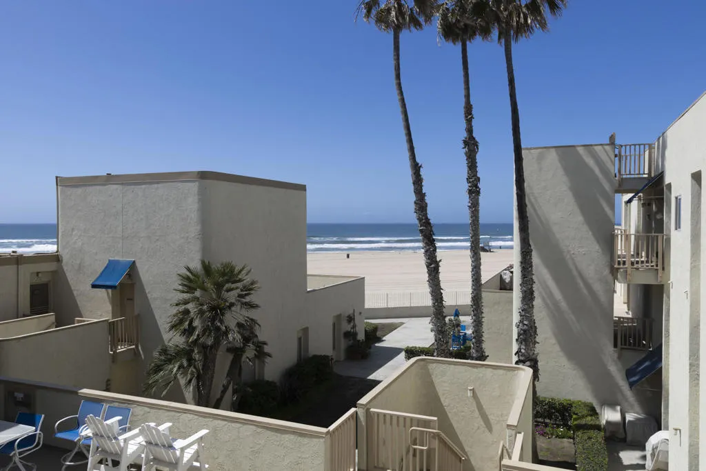 711 Pacific Coast Highway 206, Huntington Beach, California 92648 home-pic-24