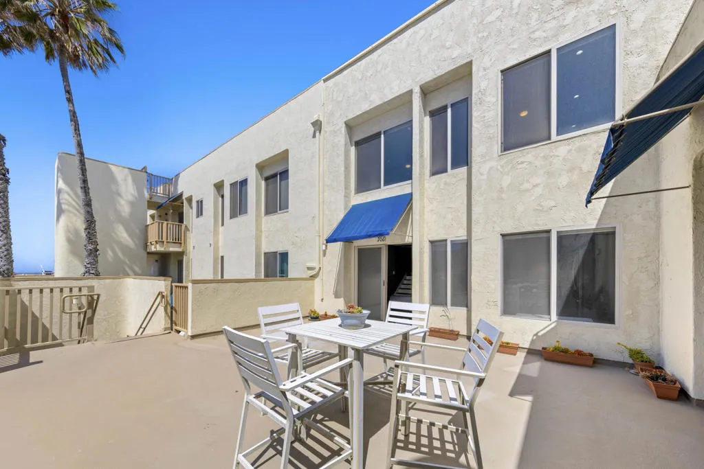 711 Pacific Coast Highway 206, Huntington Beach, California 92648 home-pic-21