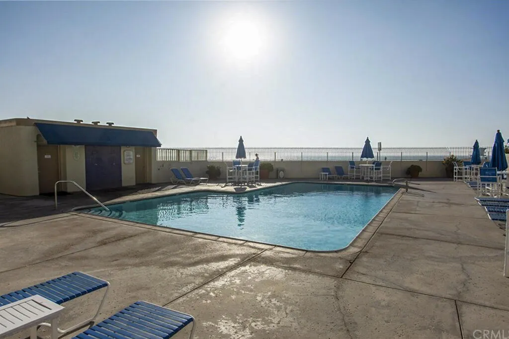 711 Pacific Coast Highway 206, Huntington Beach, California 92648 home-pic-26