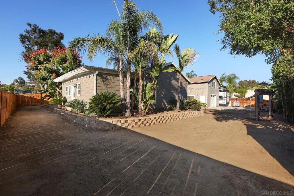 , Vista, California 92083 home-pic-20