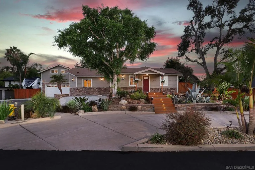 , Vista, California 92083 home-pic-0